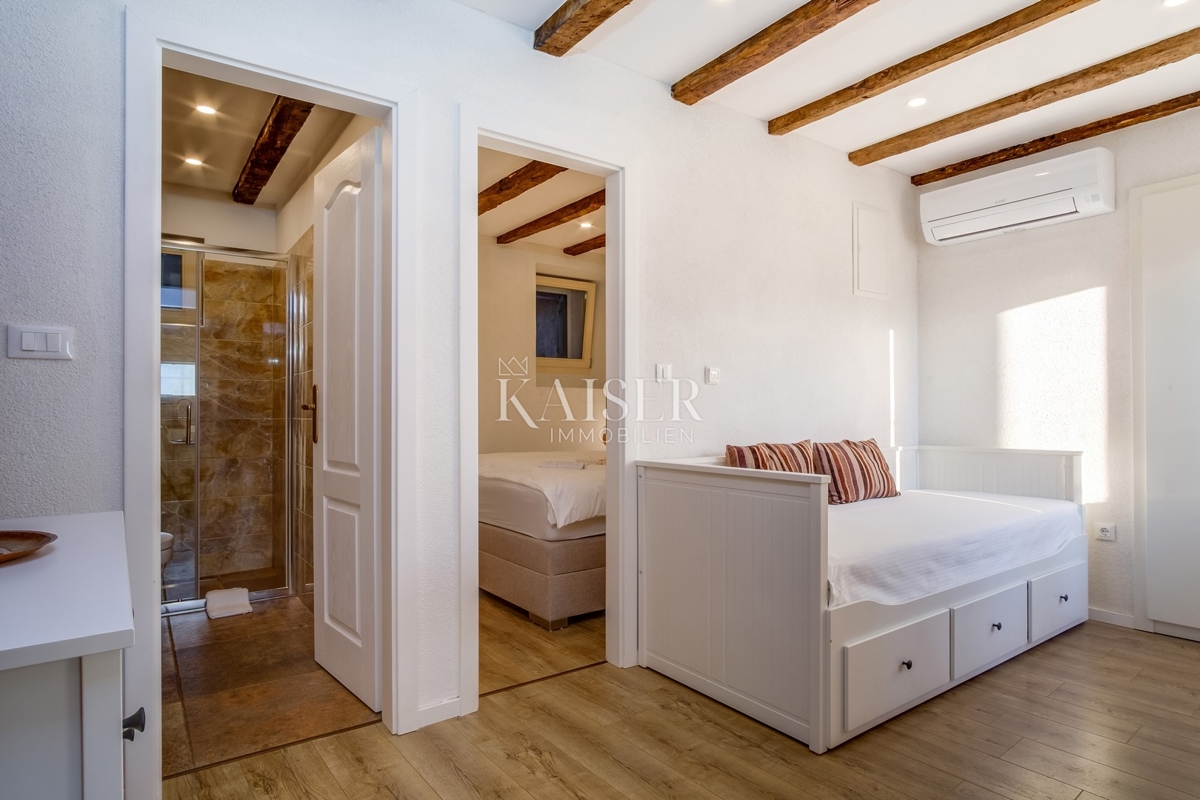 Otok Lošinj, M.Lošinj, rezidenca 400 m² blizu centra mesta