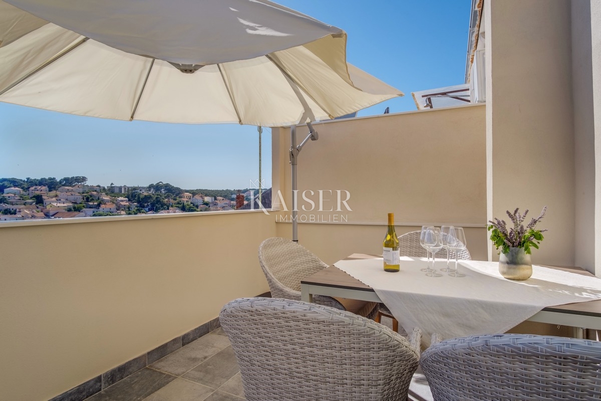 Otok Lošinj, M.Lošinj, rezidenca 400 m² blizu centra mesta