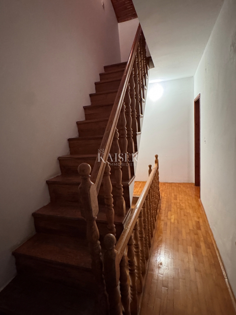 Otok Lošinj, M.Lošinj, rezidenca 400 m² blizu centra mesta