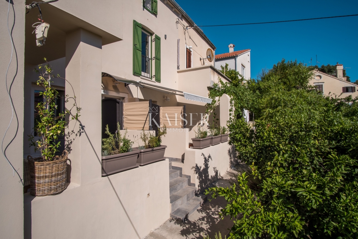 Otok Lošinj, M.Lošinj, rezidenca 400 m² blizu centra mesta