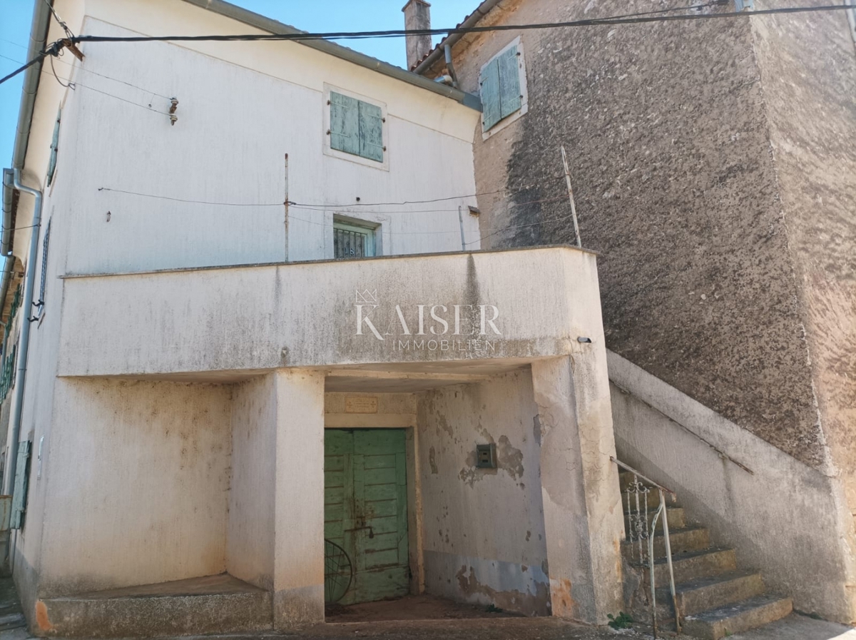 Istra - Višnjan, dve starinski hiši z vrtom