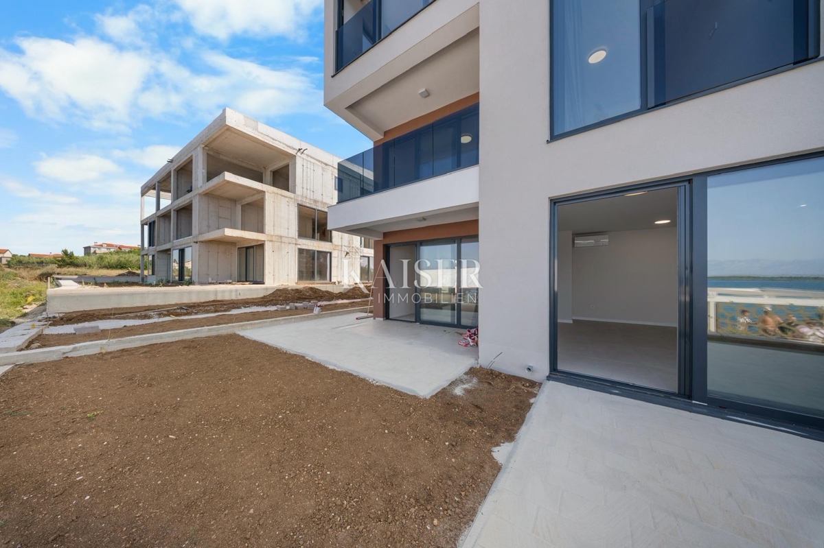 Zadar – Privlaka | Prva vrsta do morja – moderno stanovanje z zasebnim vrtom