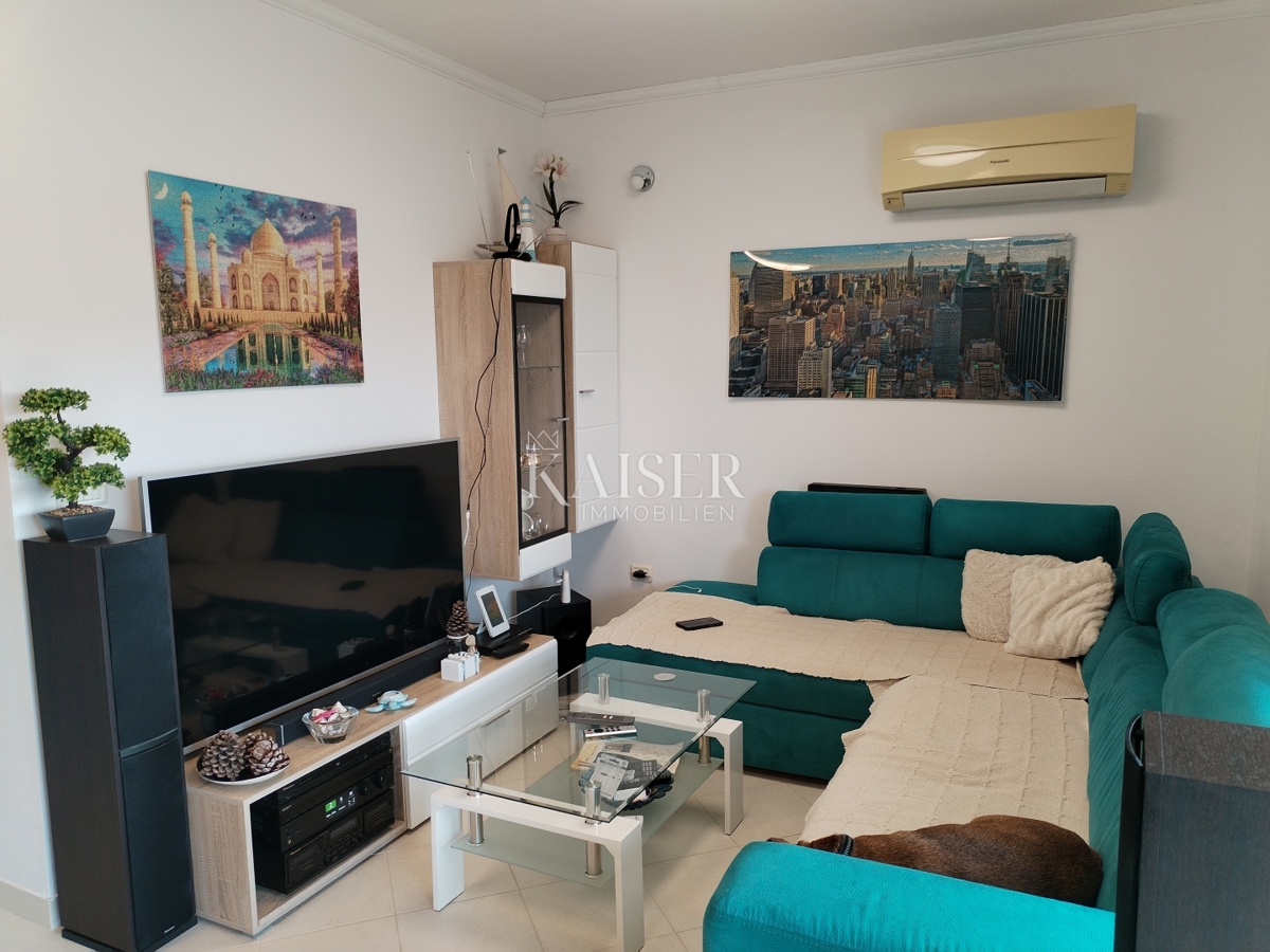 Istra, Novigrad, stanovanje 115m2 z bazenom in pogledom na morje