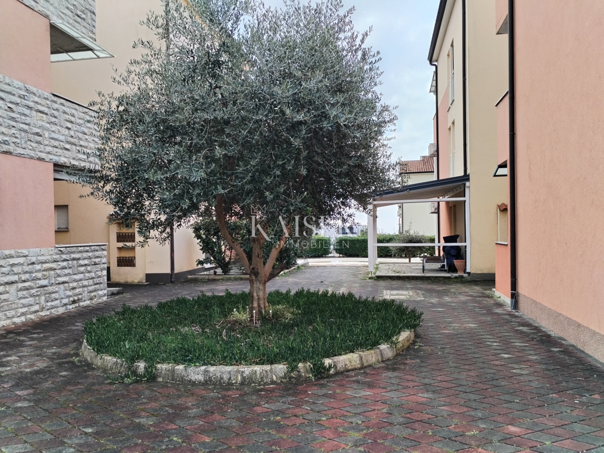 Istra, Novigrad, stanovanje 115m2 z bazenom in pogledom na morje