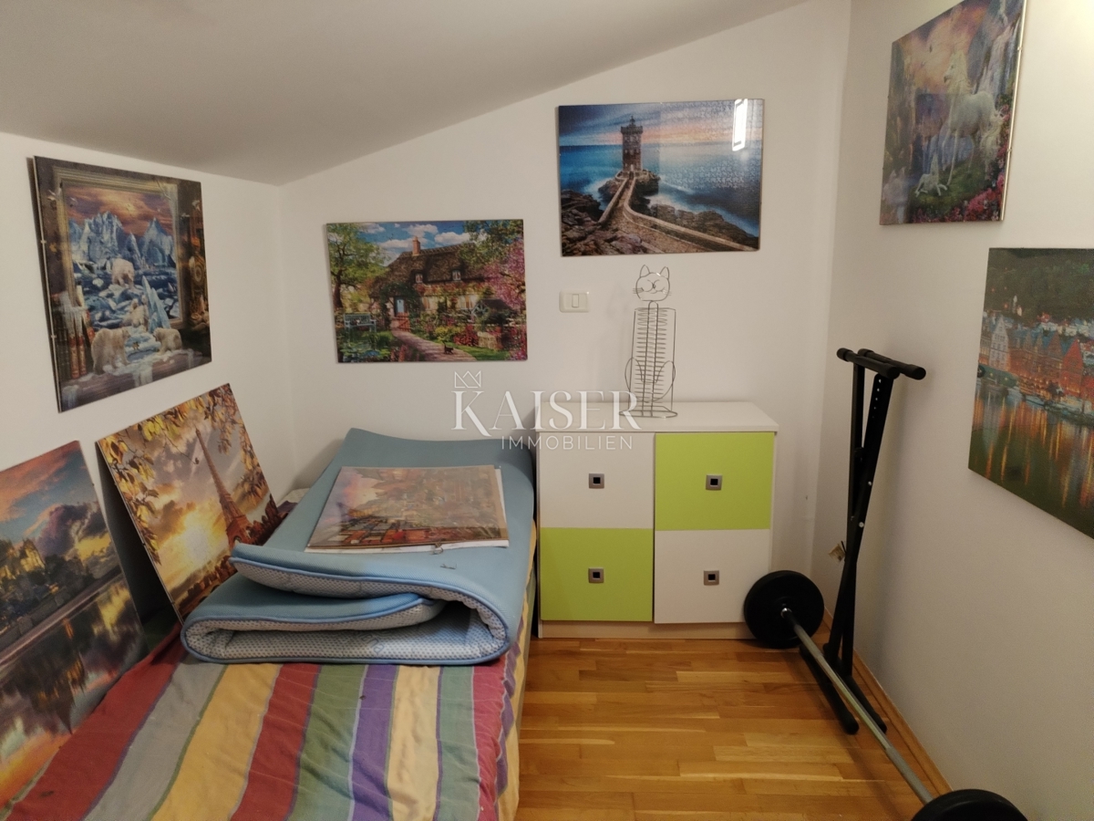 Istra, Novigrad, stanovanje 115m2 z bazenom in pogledom na morje