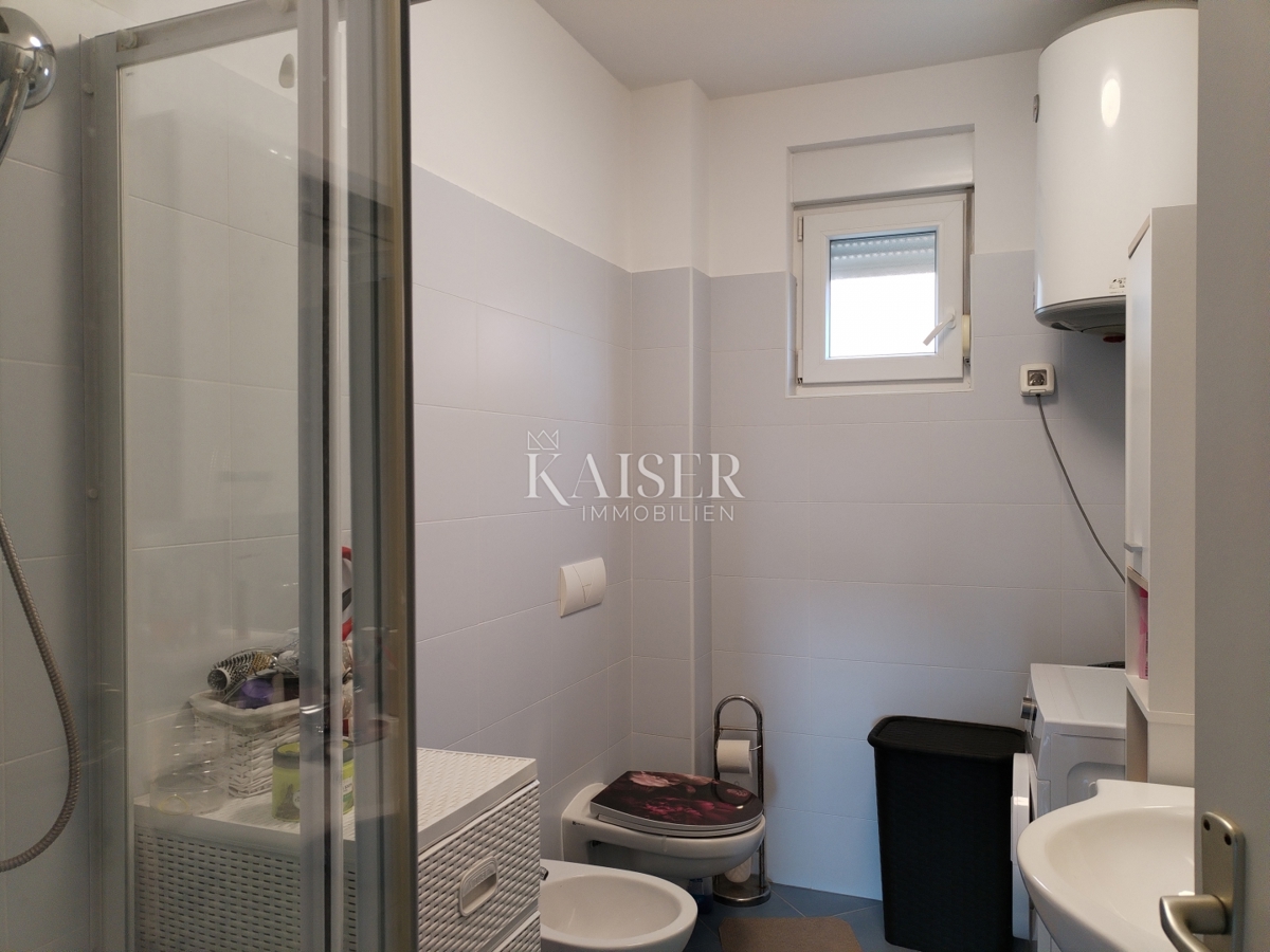 Istra, Novigrad, stanovanje 115m2 z bazenom in pogledom na morje