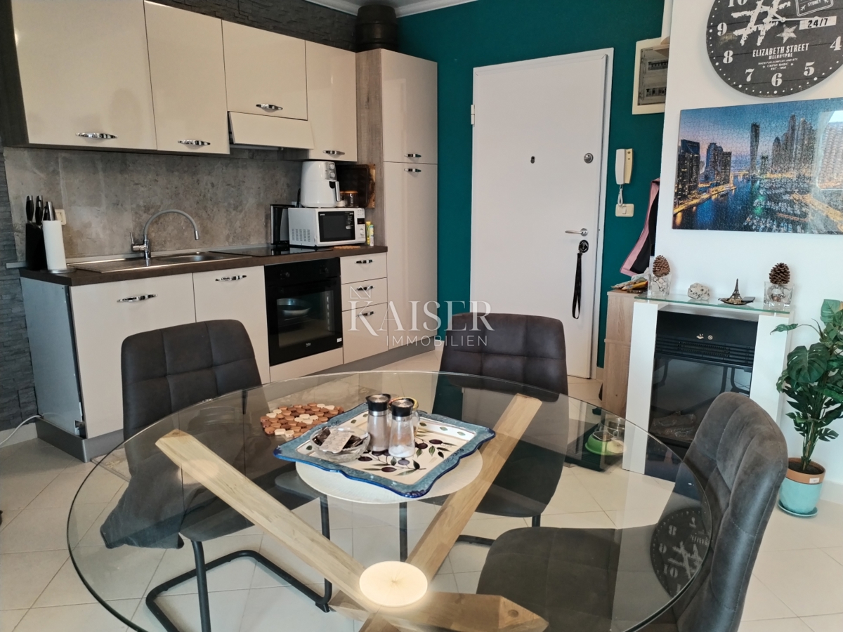 Istra, Novigrad, stanovanje 115m2 z bazenom in pogledom na morje