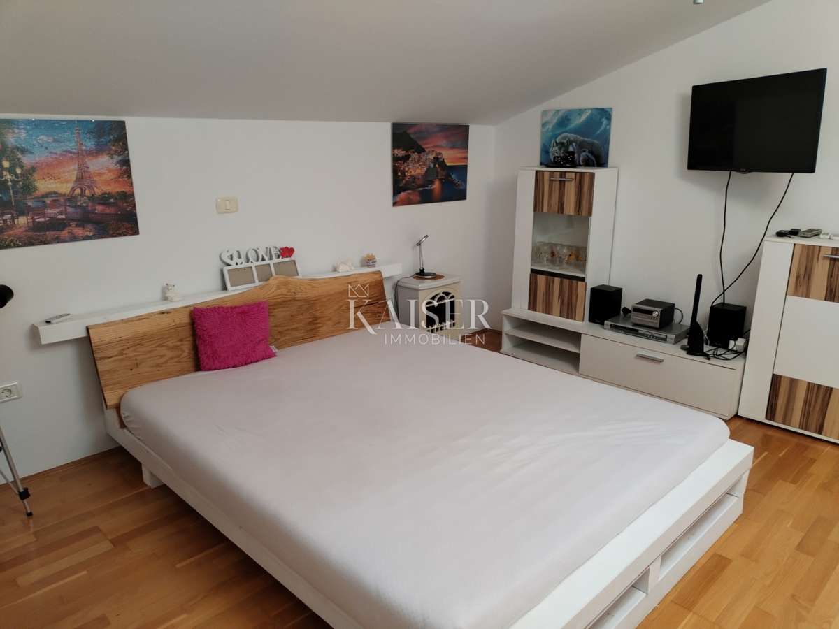 Istra, Novigrad, stanovanje 115m2 z bazenom in pogledom na morje