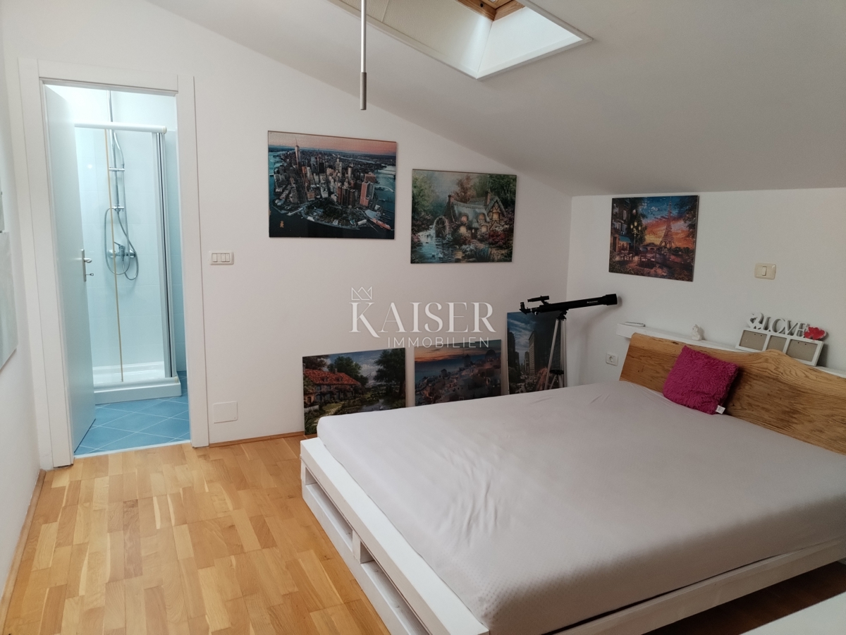 Istra, Novigrad, stanovanje 115m2 z bazenom in pogledom na morje