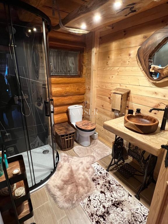 Ravna Gora, Kupjak - luksuzna lesena vila z bazenom in wellnessom