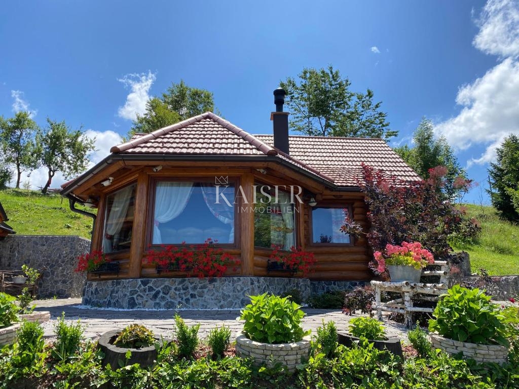 Ravna Gora, Kupjak - luksuzna lesena vila z bazenom in wellnessom