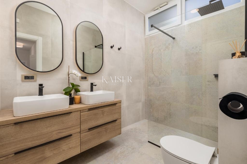 Opatija - Novo prenovljeno 2-sobno stanovanje z vrtom v centru Opatije