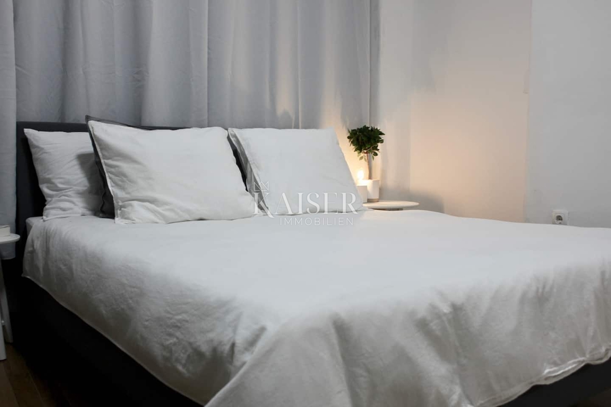 Opatija - Elegantno enosobno stanovanje v zgodovinski vili v središču mesta s parkirnim mestom