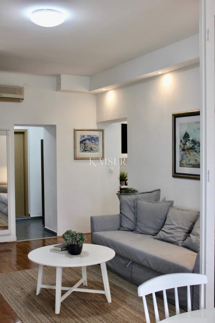 Opatija - Elegantno enosobno stanovanje v zgodovinski vili v središču mesta s parkirnim mestom