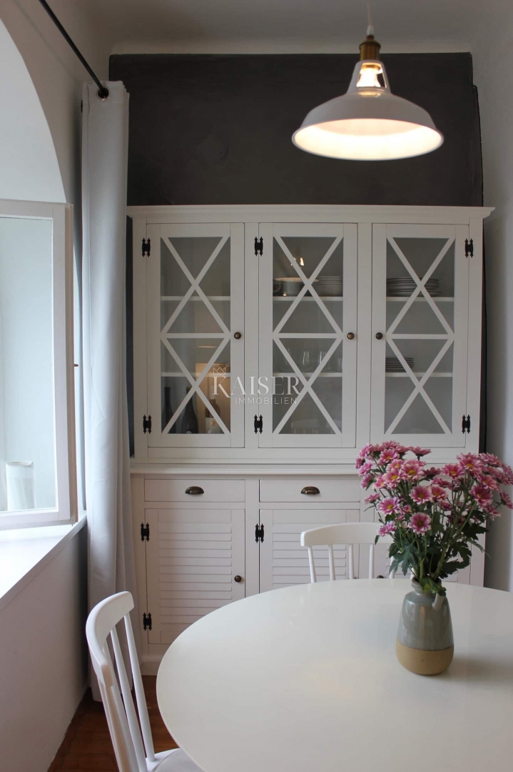 Opatija - Elegantno enosobno stanovanje v zgodovinski vili v središču mesta s parkirnim mestom