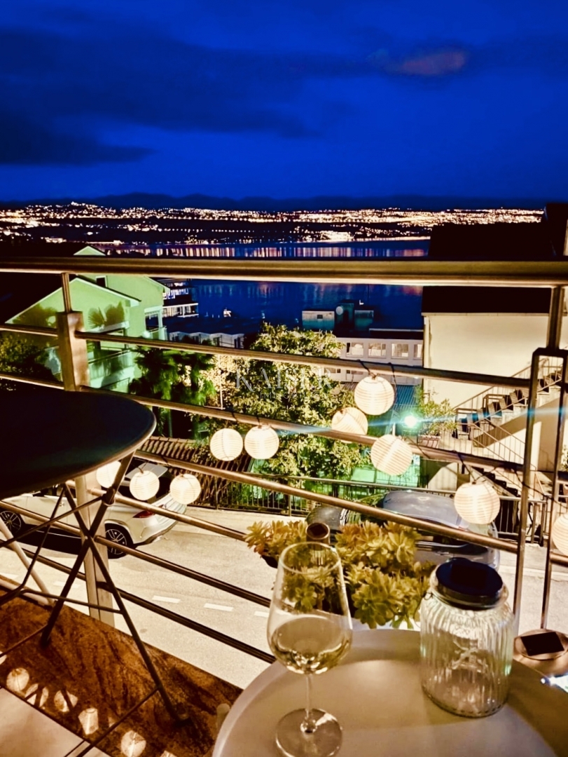 Opatija – Elegantno stanovanje s pogledom na morje s parkirnim mestom, dvigalom in v neposredni bližini morja