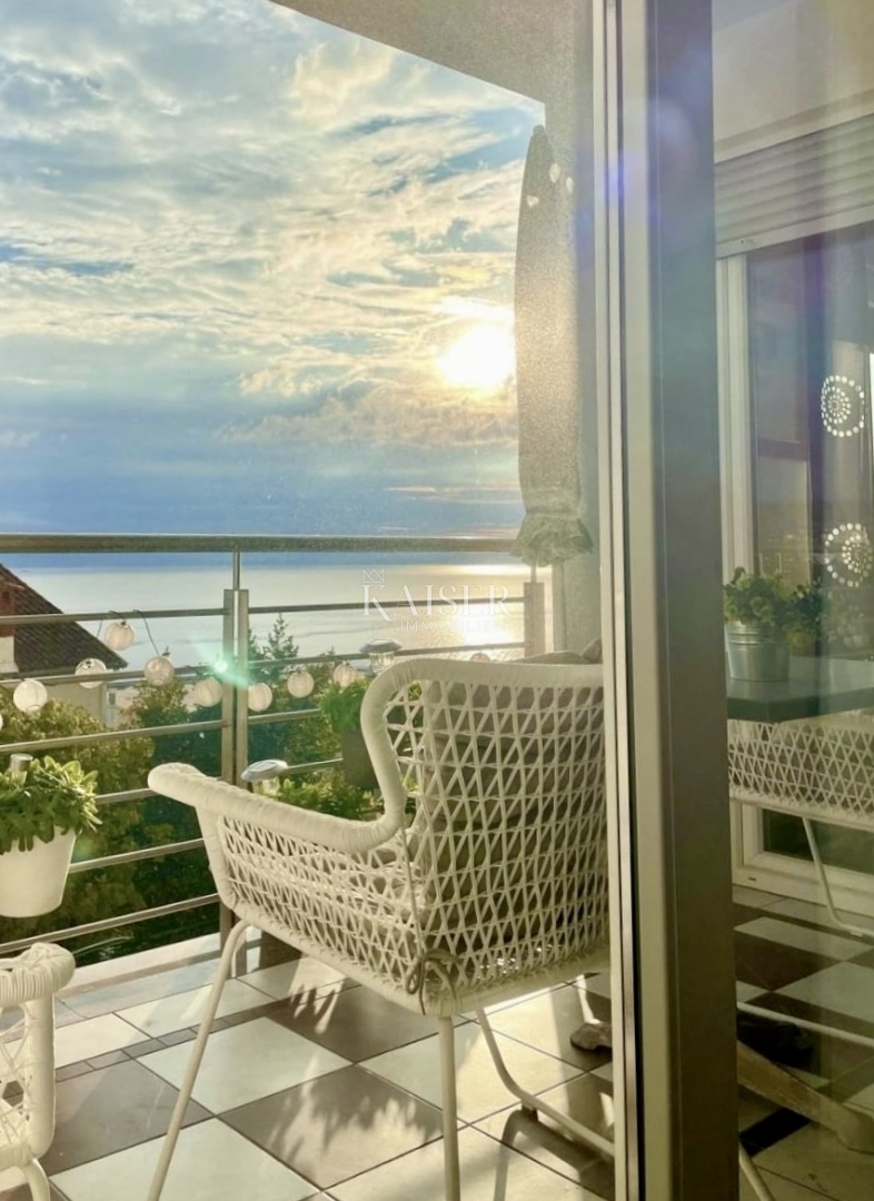 Opatija – Elegantno stanovanje s pogledom na morje s parkirnim mestom, dvigalom in v neposredni bližini morja