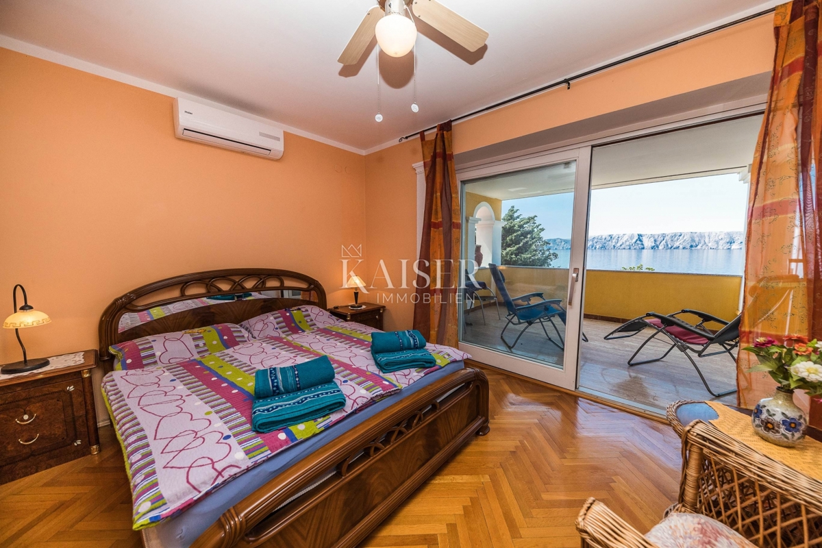 Novi Vinodolski, Smokvica - vila prva vrsta do morja