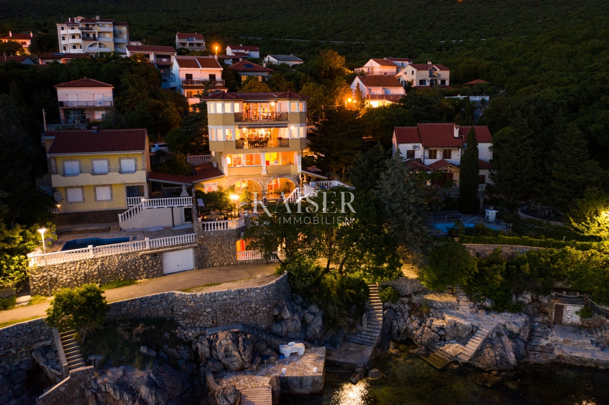 Novi Vinodolski, Smokvica - vila prva vrsta do morja