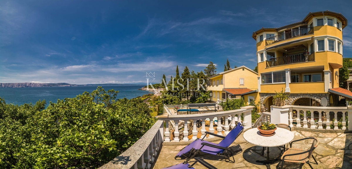 Novi Vinodolski, Smokvica - vila prva vrsta do morja