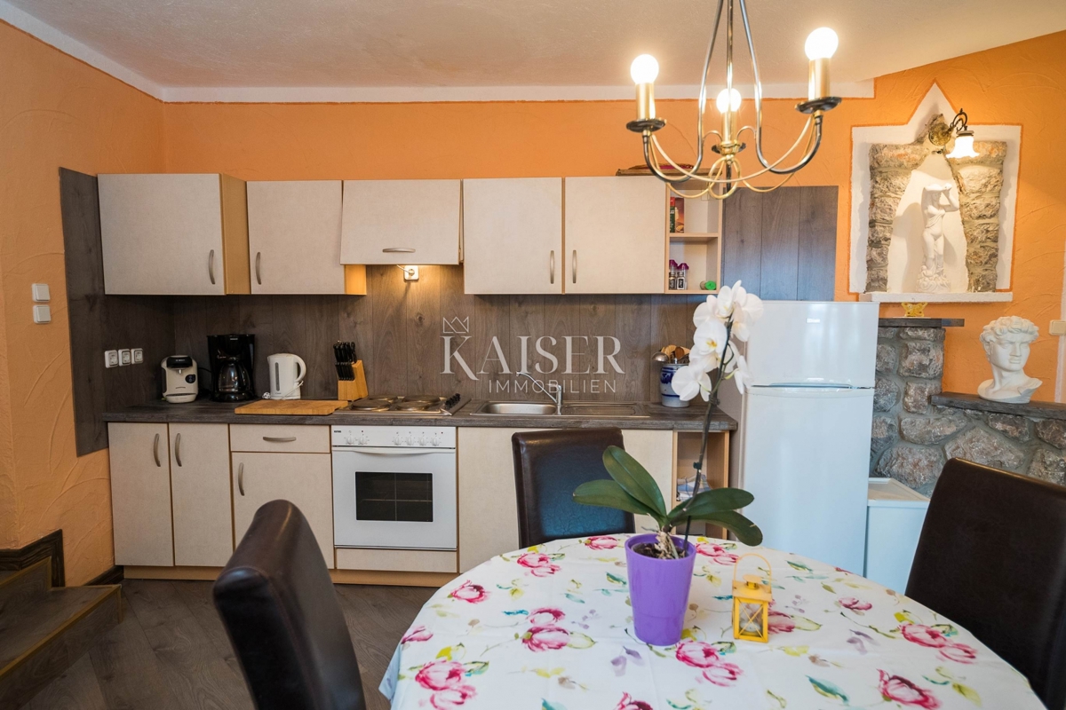 Novi Vinodolski, Smokvica - vila prva vrsta do morja