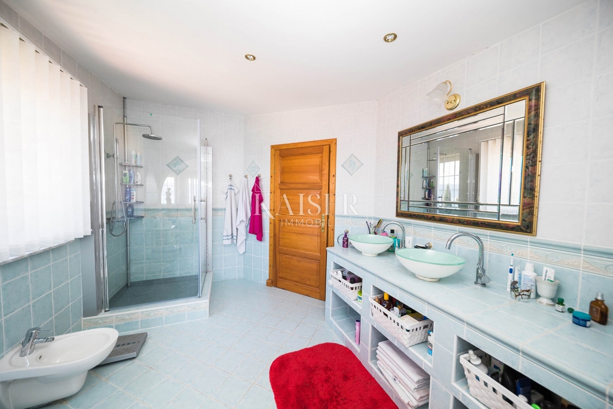 Novi Vinodolski, Smokvica - vila prva vrsta do morja