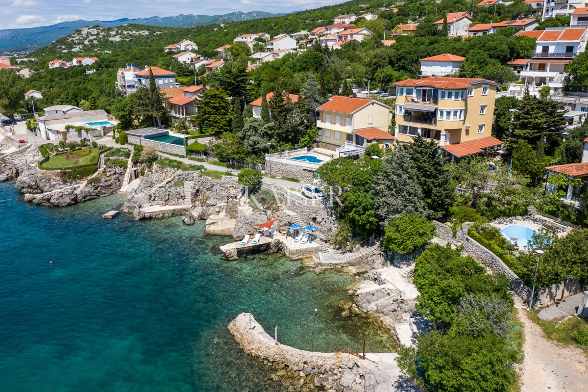 Novi Vinodolski, Smokvica - vila prva vrsta do morja