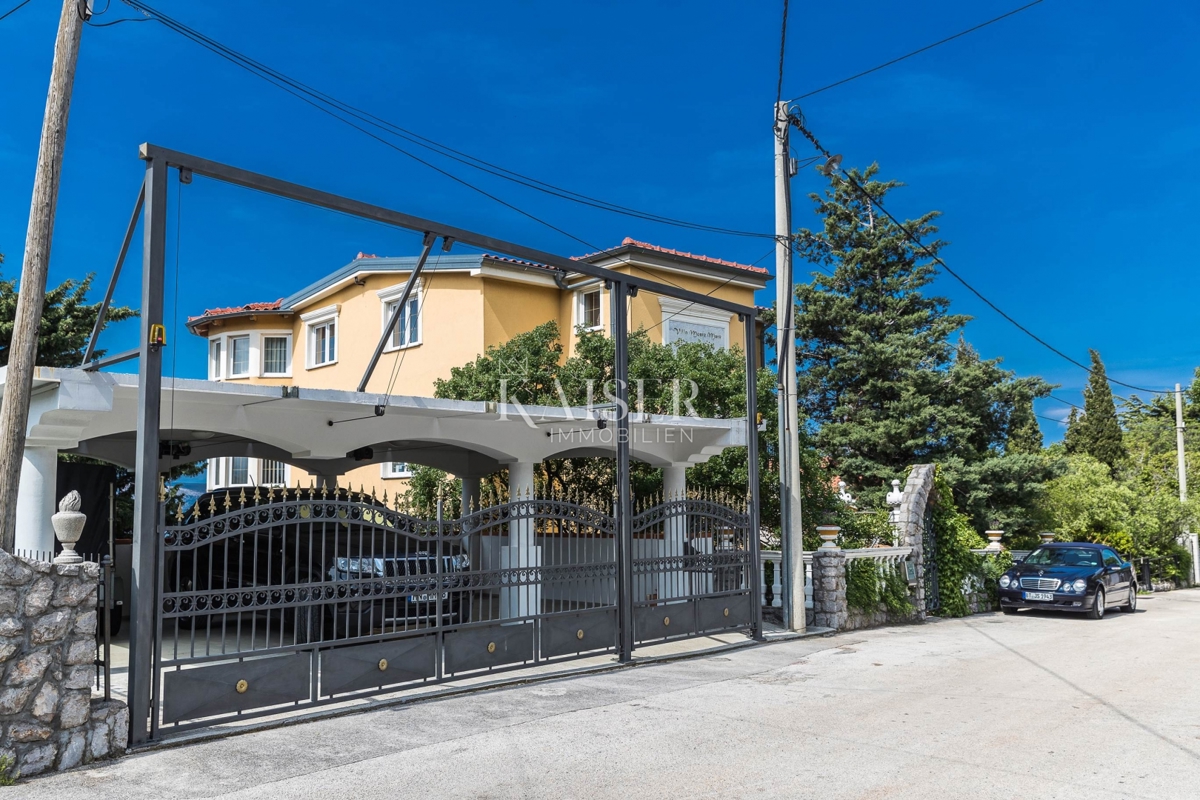 Novi Vinodolski, Smokvica - vila prva vrsta do morja