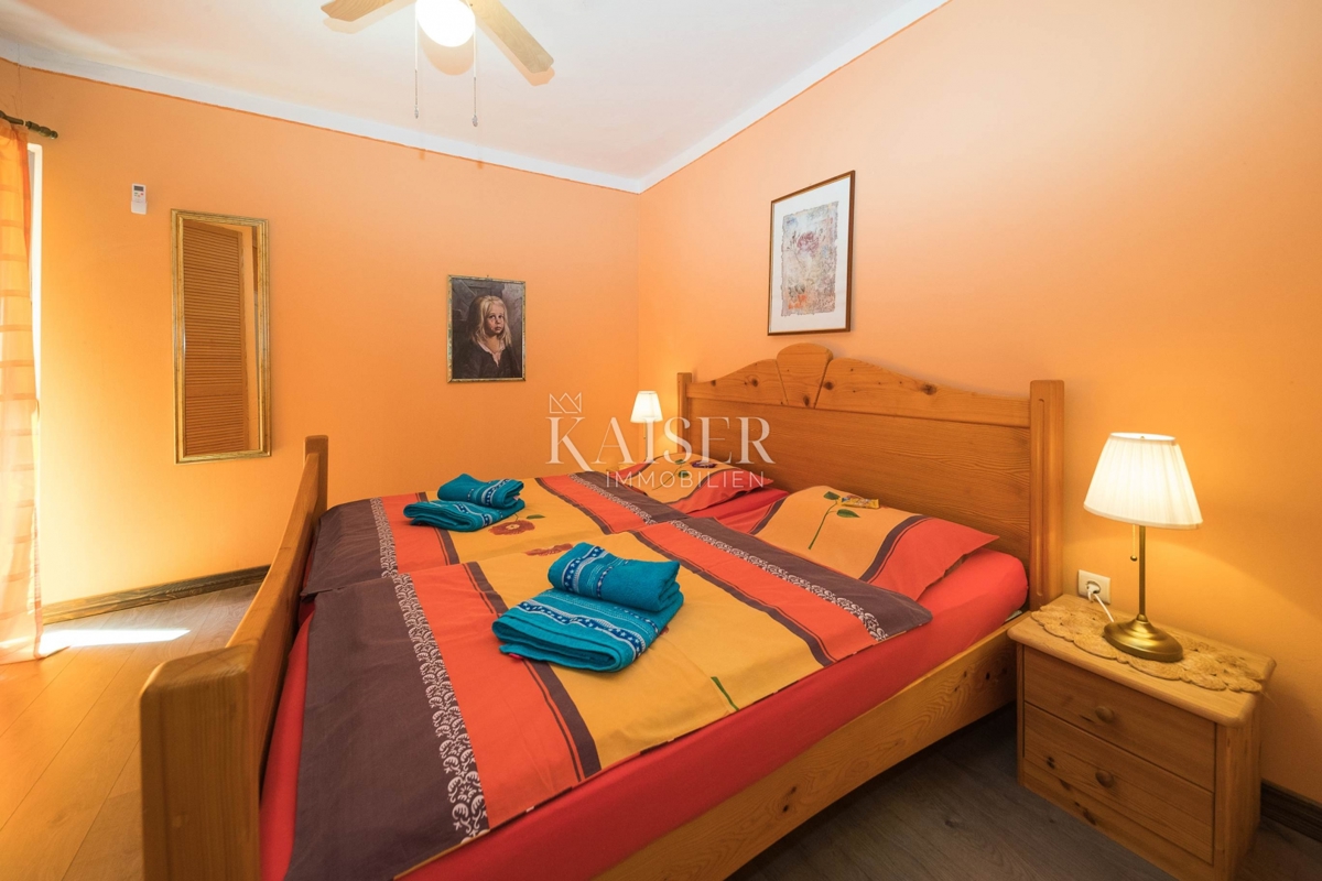 Novi Vinodolski, Smokvica - vila prva vrsta do morja