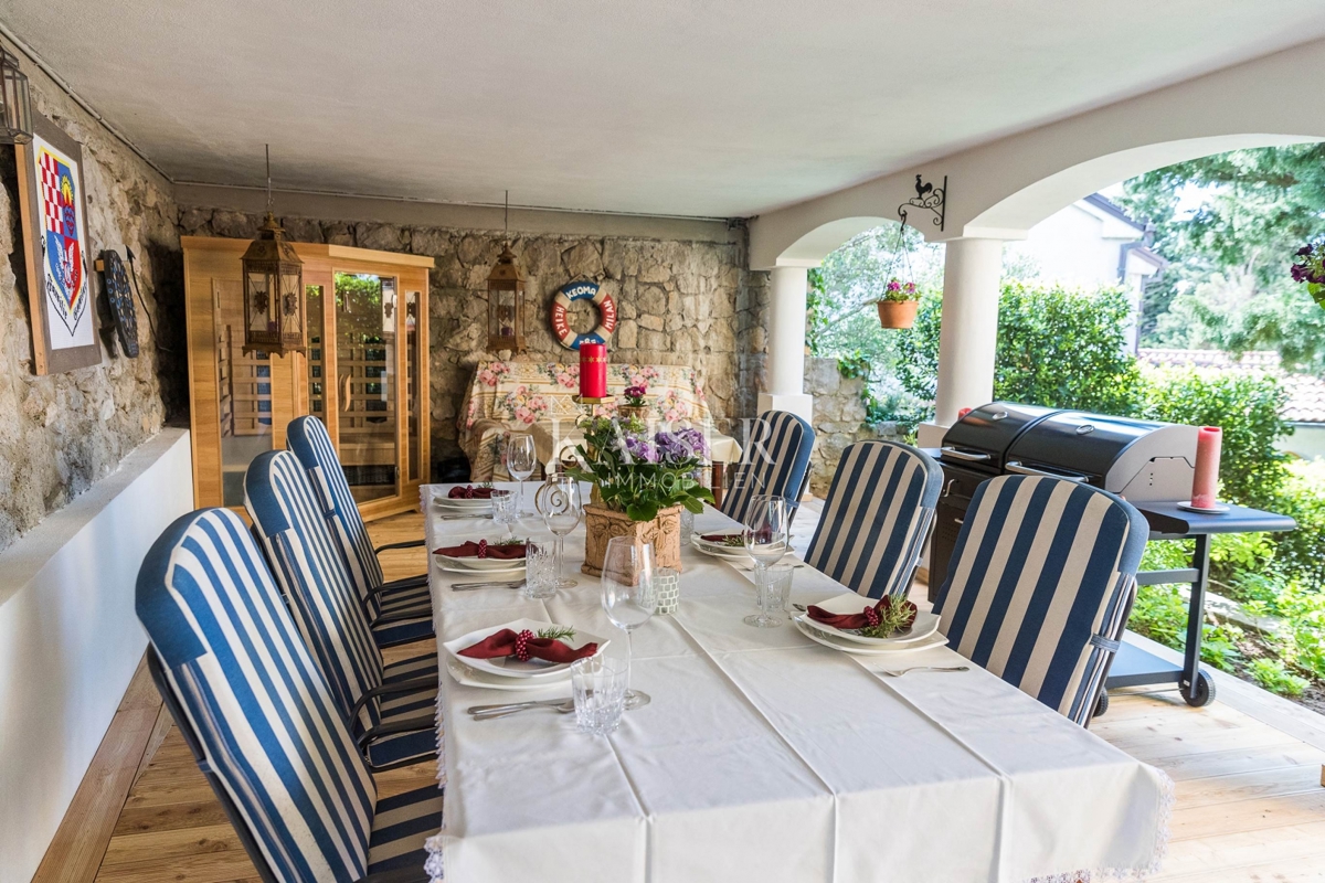 Novi Vinodolski, Smokvica - vila prva vrsta do morja