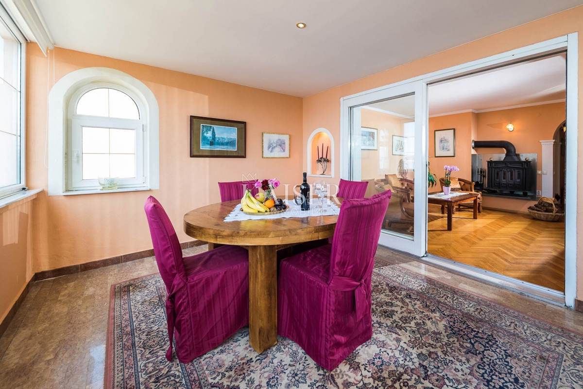 Novi Vinodolski, Smokvica - vila prva vrsta do morja