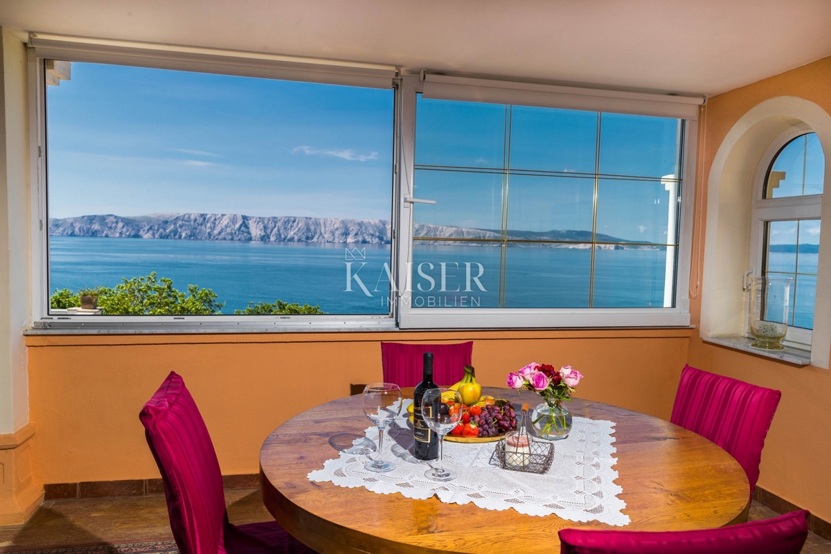 Novi Vinodolski, Smokvica - vila prva vrsta do morja