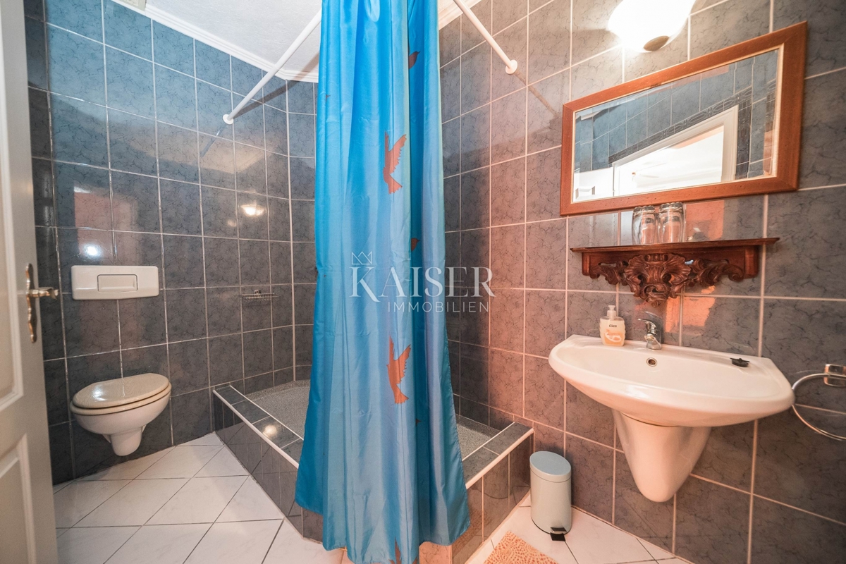 Novi Vinodolski, Smokvica - vila prva vrsta do morja