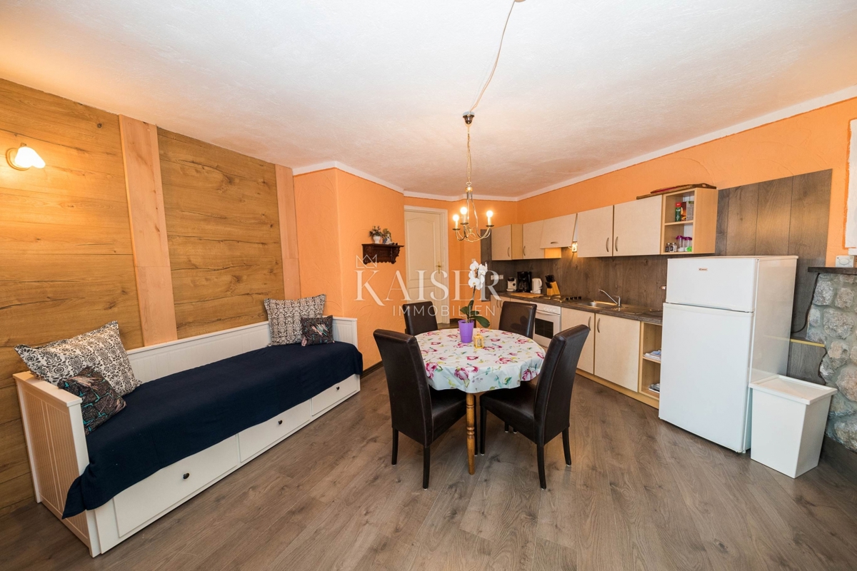 Novi Vinodolski, Smokvica - vila prva vrsta do morja