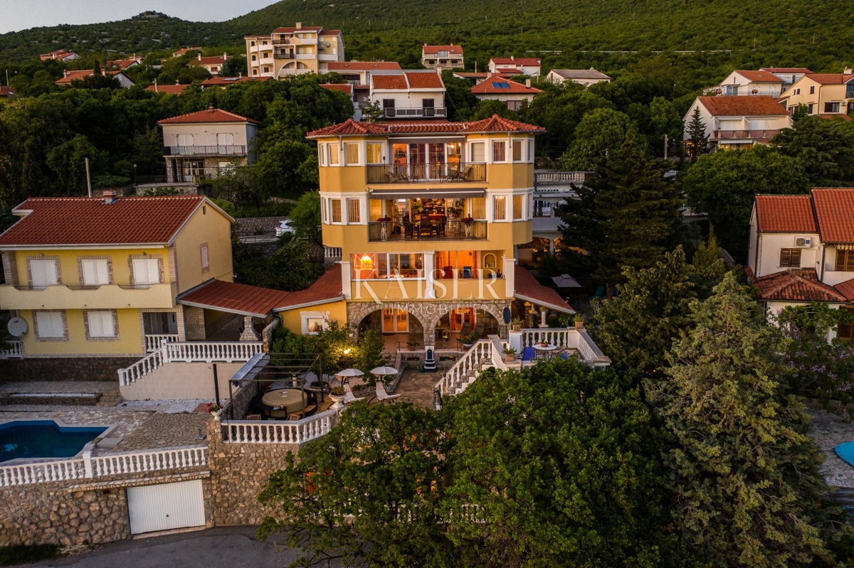 Novi Vinodolski, Smokvica - vila prva vrsta do morja