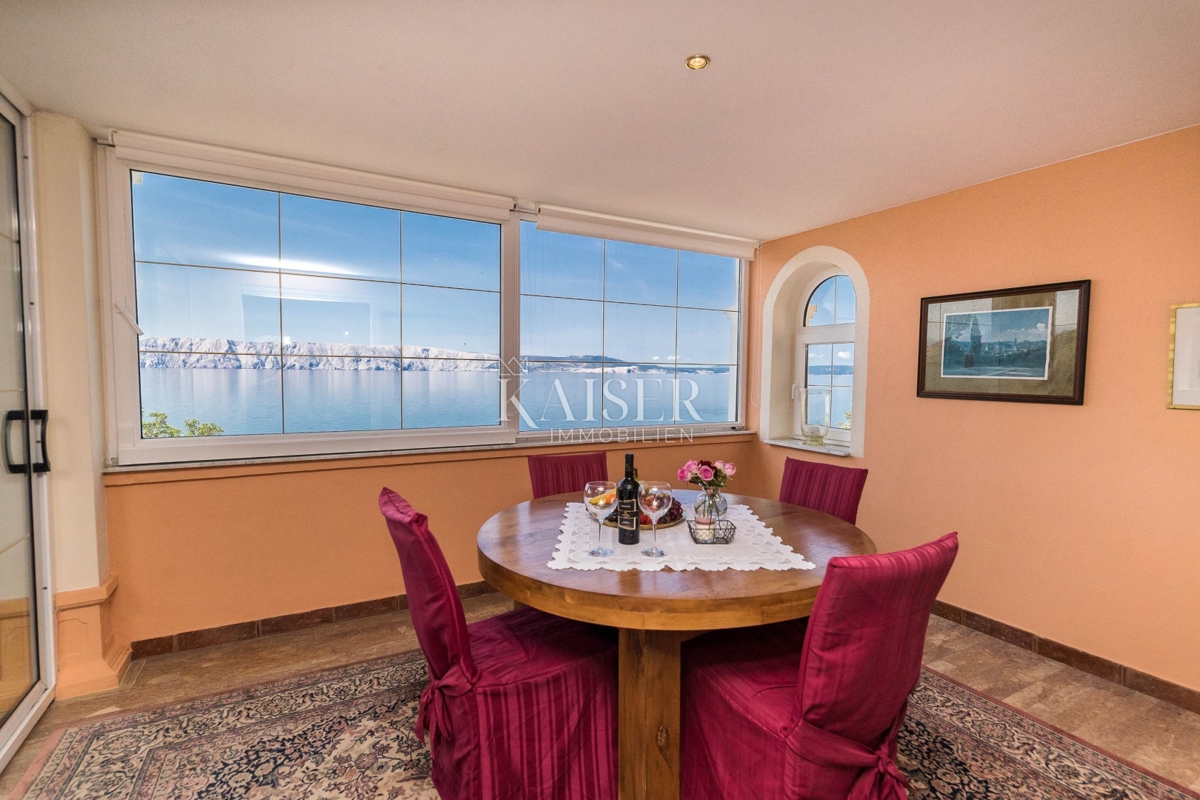 Novi Vinodolski, Smokvica - vila prva vrsta do morja