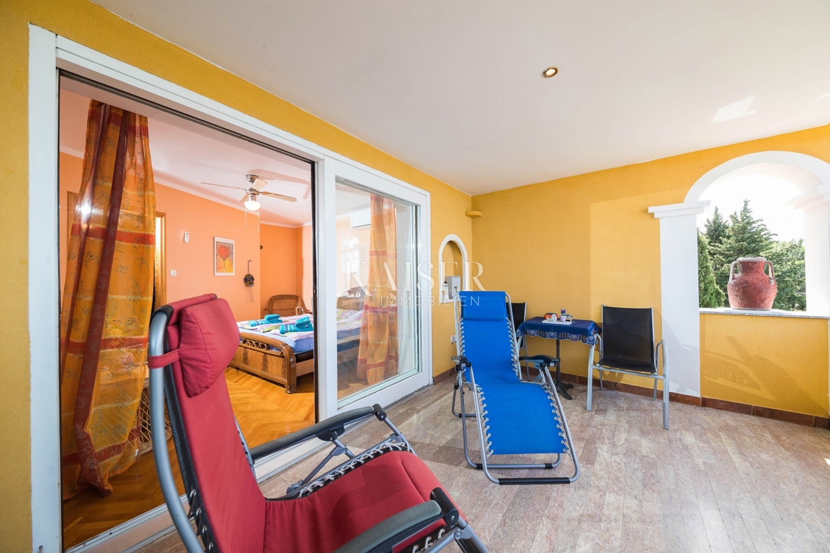 Novi Vinodolski, Smokvica - vila prva vrsta do morja