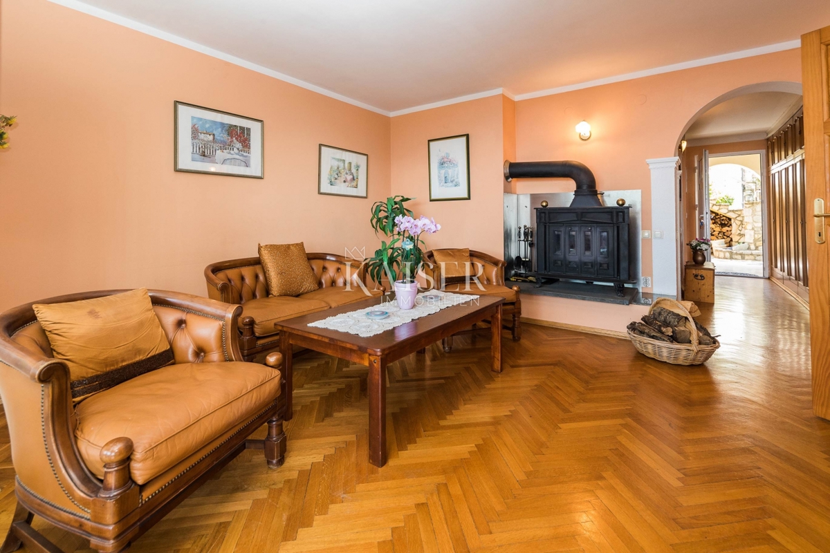 Novi Vinodolski, Smokvica - vila prva vrsta do morja