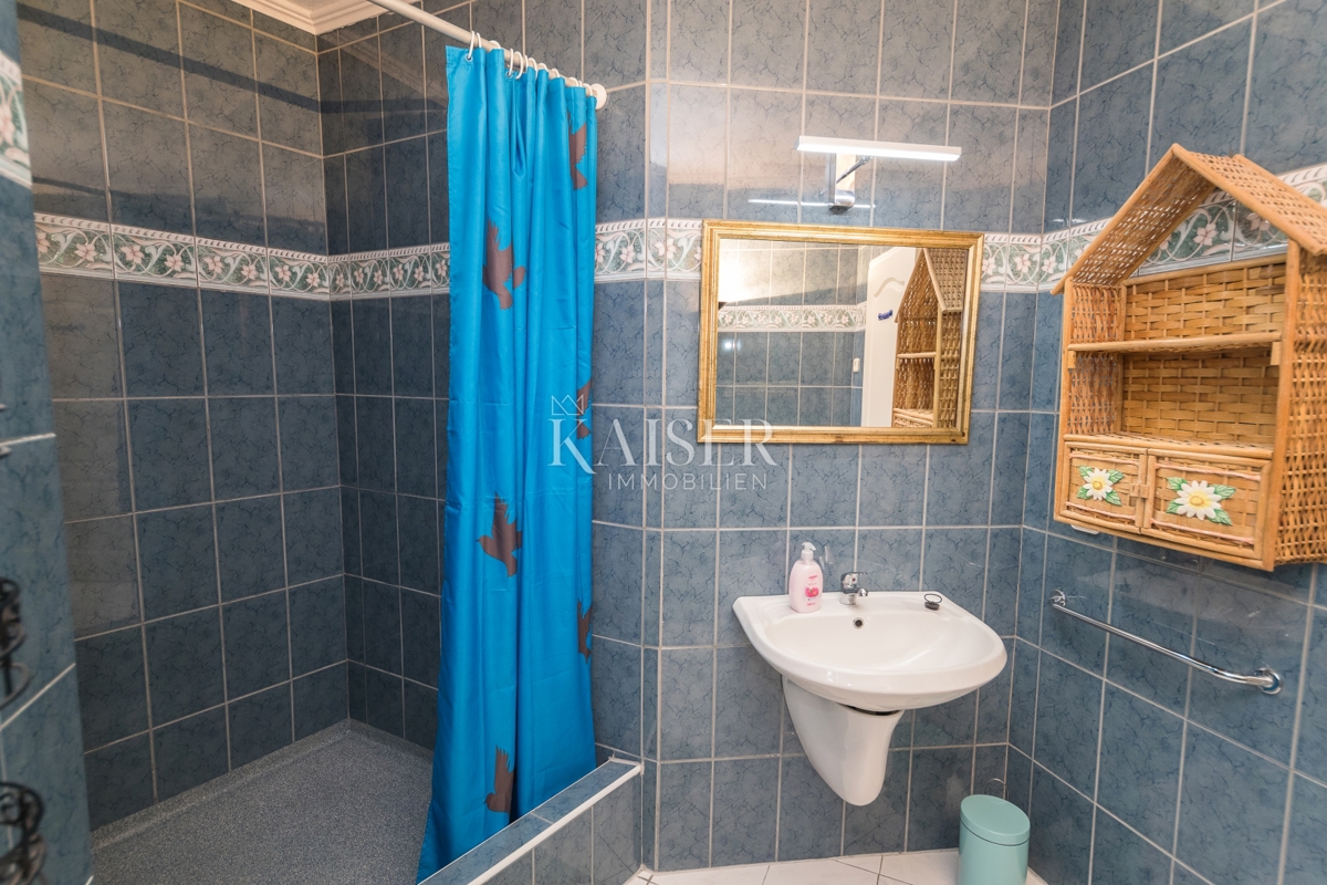 Novi Vinodolski, Smokvica - vila prva vrsta do morja