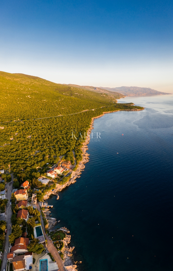 Novi Vinodolski, Smokvica - vila prva vrsta do morja