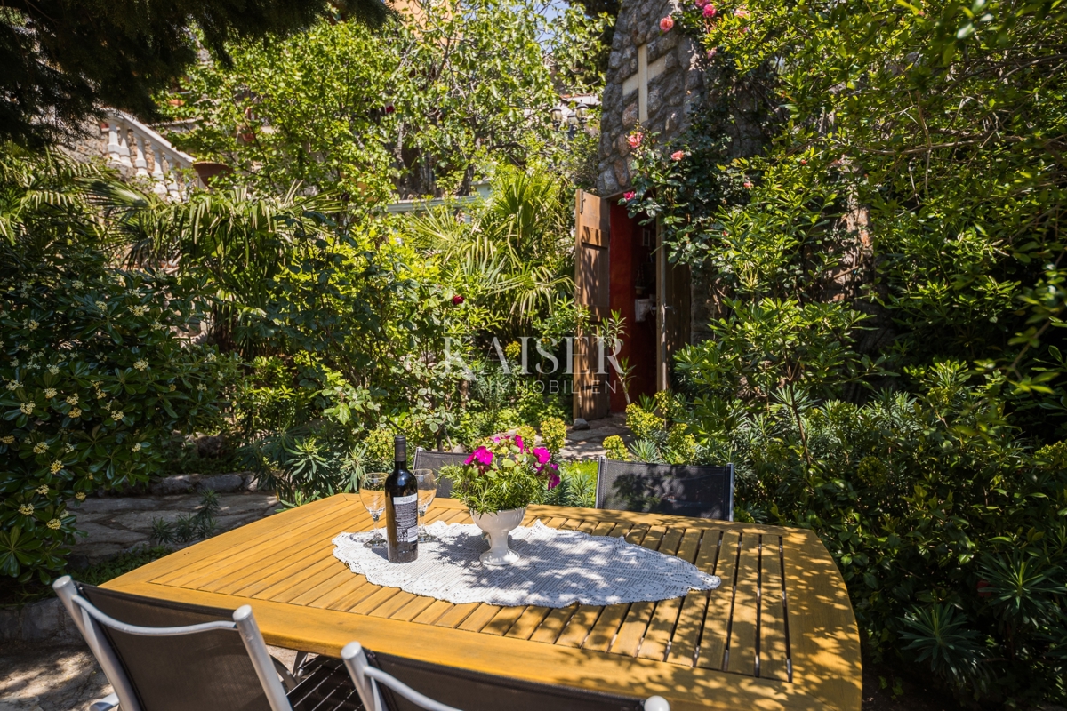 Novi Vinodolski, Smokvica - vila prva vrsta do morja