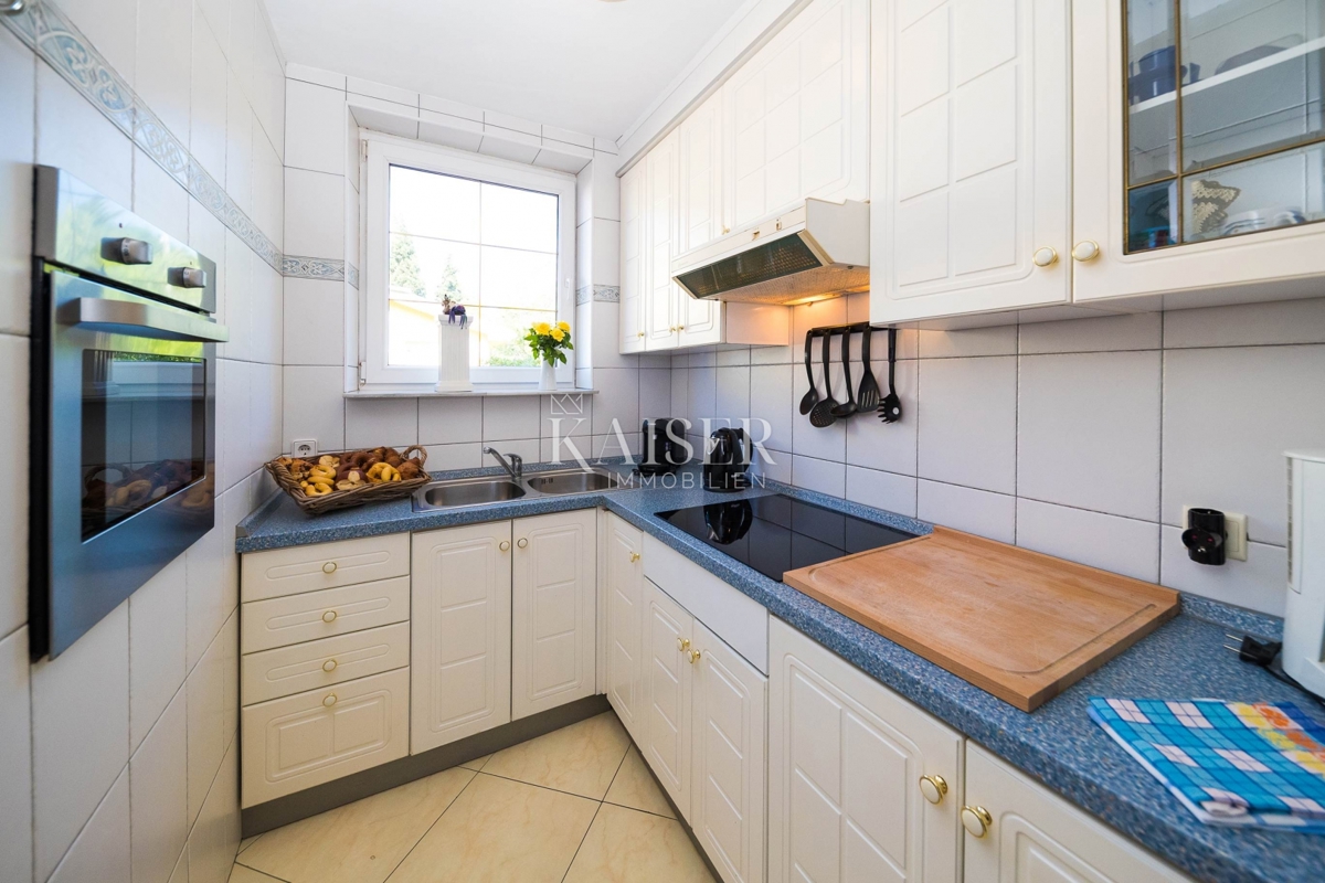 Novi Vinodolski, Smokvica - vila prva vrsta do morja