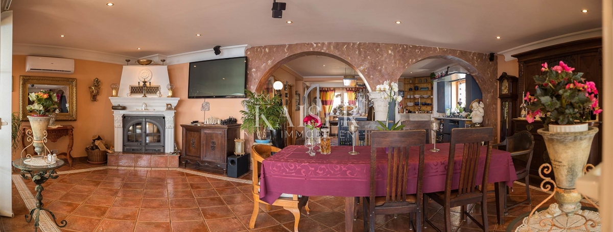 Novi Vinodolski, Smokvica - vila prva vrsta do morja