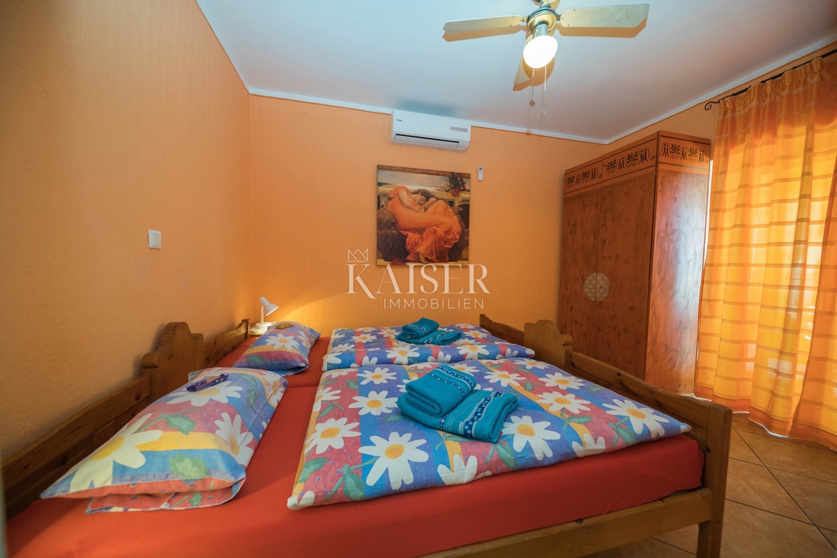 Novi Vinodolski, Smokvica - vila prva vrsta do morja