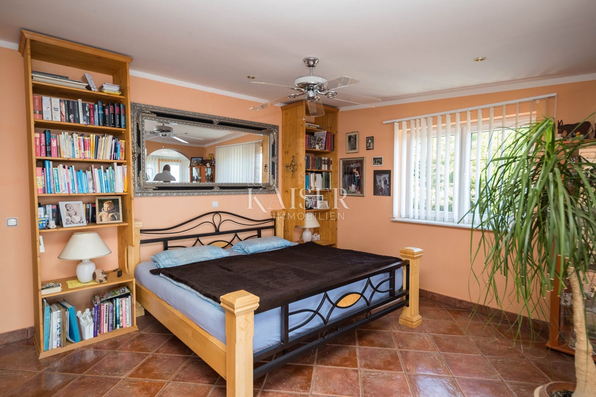 Novi Vinodolski, Smokvica - vila prva vrsta do morja