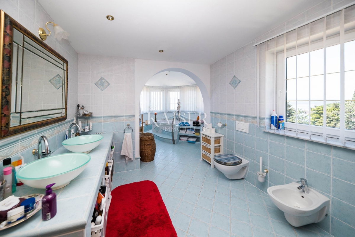 Novi Vinodolski, Smokvica - vila prva vrsta do morja