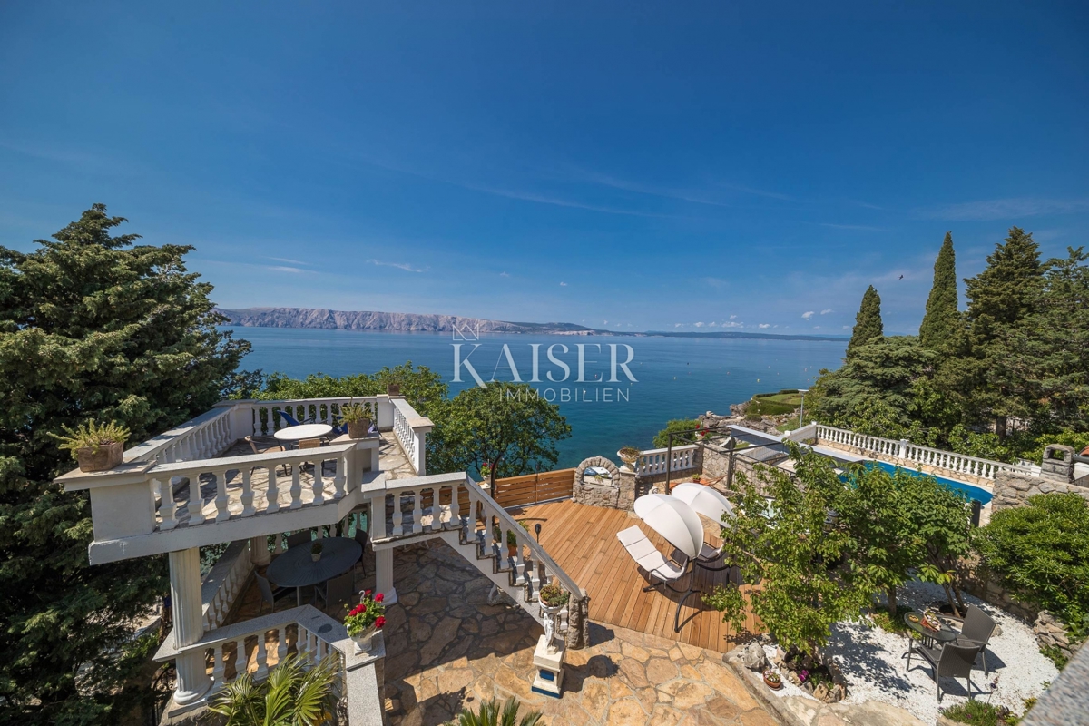 Novi Vinodolski, Smokvica - vila prva vrsta do morja