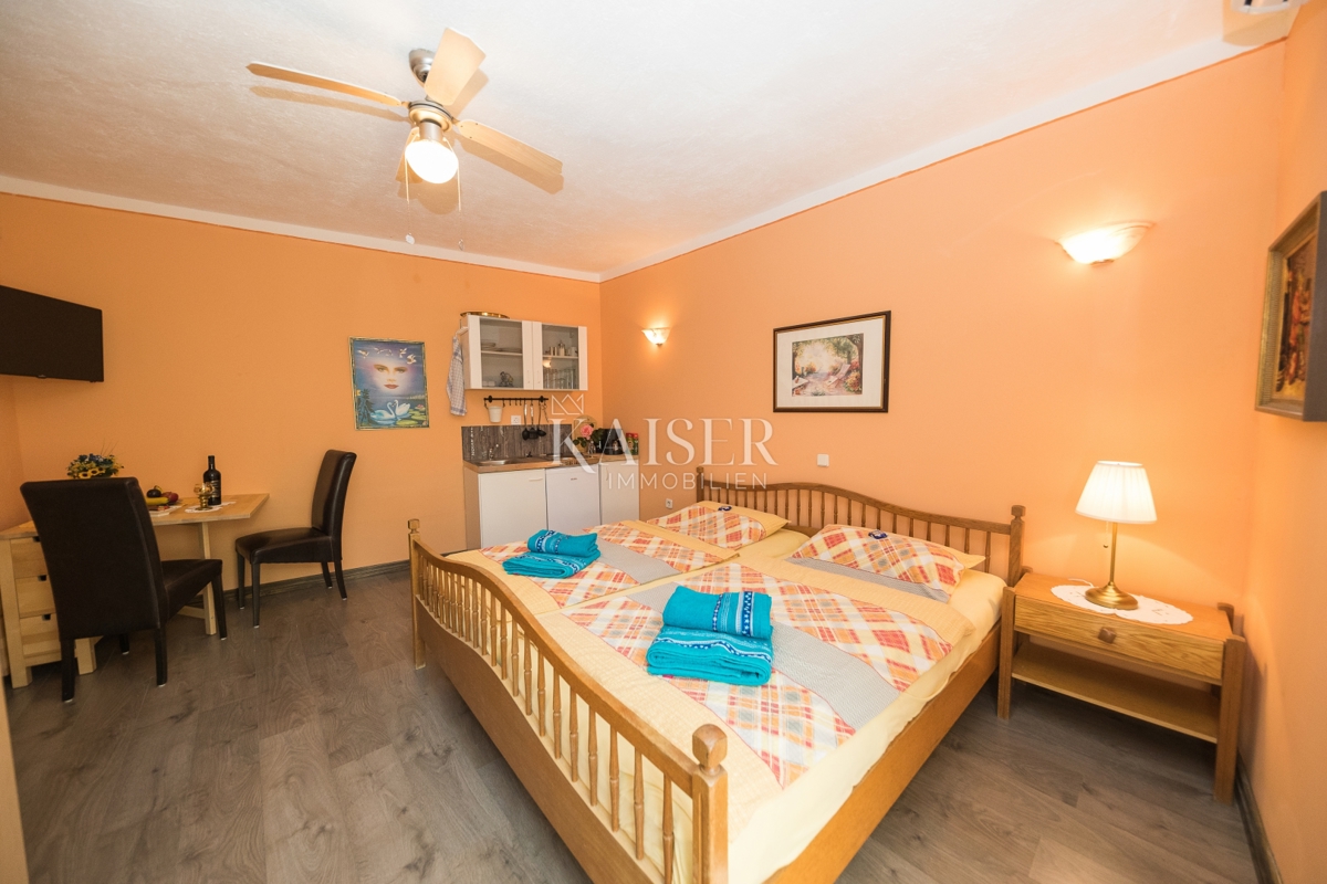 Novi Vinodolski, Smokvica - vila prva vrsta do morja