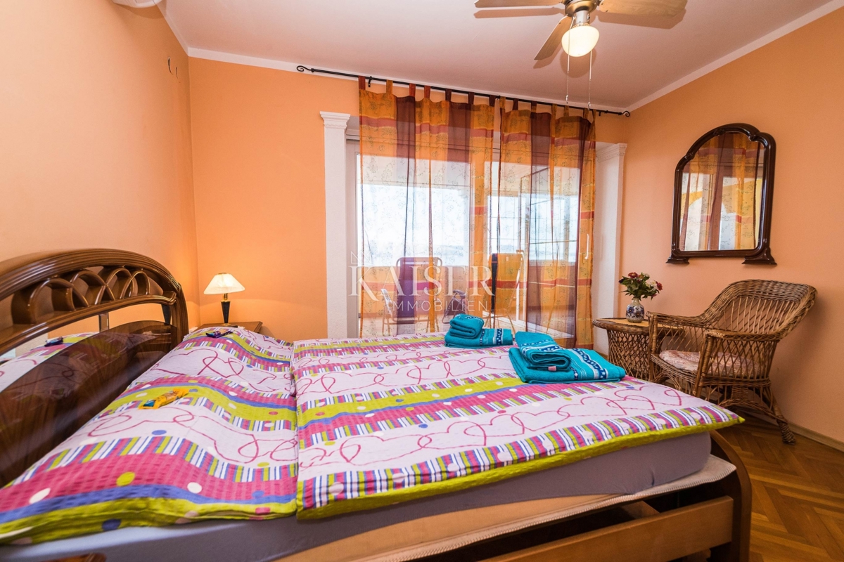 Novi Vinodolski, Smokvica - vila prva vrsta do morja