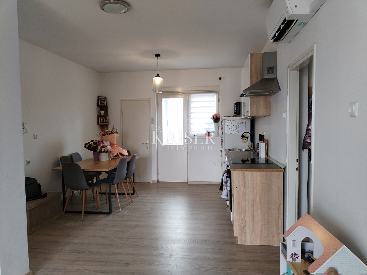 Istra, Umag, dvosobno stanovanje s pogledom na morje, 80m2